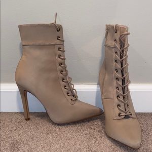 ❄️AKIRA Size 6 Beige Booties❄️